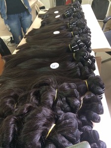 Tissage à simple body wave de couleur naturelle, cheveux humains du Vietnam, cheveux bruts de 12 pouces - Product Image 2