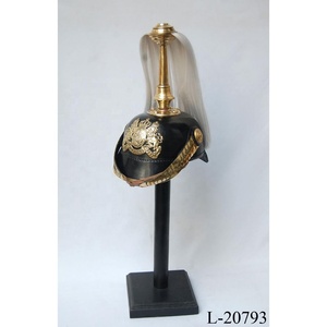 Pickelhaube עתיק עיצוב גרמנית עור מותאם אישית בעבודת יד קסדות מבריק זהב נוגע בציר סגנון למכירה