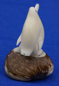 Sculpture de pingouin sculptée à la main en noix de tagua, figurine en bois, sculpture en bois, ivoire végétal, animaux, oiseaux sculptés, art équatorien - Product Image 3