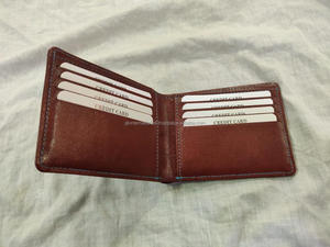 Portefeuille élégant en cuir véritable à deux volets pour hommes, design personnalisé, portefeuille pour hommes en cuir de grain de finition marron avec 3 fentes pour cartes Blocage RFID - Product Image 2