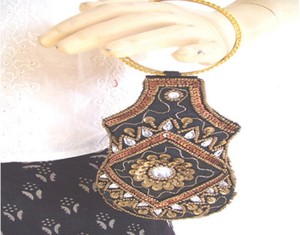 Bolso de hombro bordado hecho a mano para mujer, mini bolso cruzado para teléfono móvil, elegante crema de fiesta étnica - Product Image 4