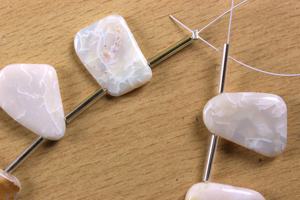 Top qualité 1 brin naturel poli brut opale australienne pierre précieuse foret latéral fabrication de bijoux en gros - Product Image 3