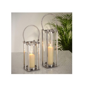 Lanterne en verre et métal argenté fabriqué à partir d'aluminium et de verre de haute qualité pour la décoration de la maison, de bureau et de mariage - Product Image 1