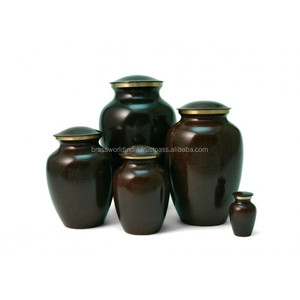 Urna de Latón Dorado Estilo Americano de Brassworld India FU-272, Artículos Funerarios para Cremación de Adultos - Product Image 4