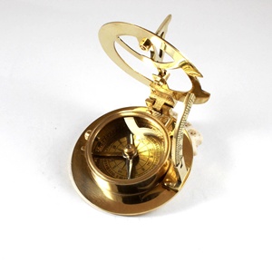 ที่ตั้งทองเหลืองโบราณพร้อมกล่องไม้ทำด้วยมือเข็มทิศนาฬิกาแดดโลหะอัลลอยขัดเงาของขวัญวันครบรอบวันเกิด - Product Image 3