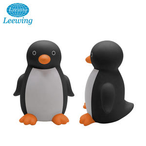 Vente chaude Fabricant de jouets en plastique OEM ODM PVC sans phtalates Jouet de bain miniature personnalisé en forme d'animal pingouin qui couine pour enfants - Product Image 3