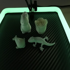 Filament PLA vert réactif aux UV HP 500g, diamètre 1,75 mm, tiges en plastique luminescentes pour service de moulage d'impression 3D, Japon - Product Image 3