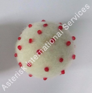 Bola secadora de fieltro blanco ecológica hecha en Nepal, lana de fieltro a mano para secado de suavizante de telas naturales para lavandería - Product Image 5