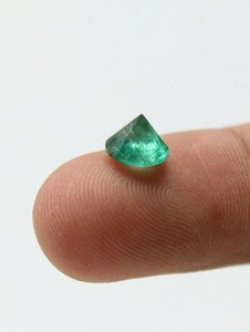 Esmeralda Verde Natural Suelta, Certificada por Terceros, Opalescente, de Zambia, Forma Redonda - Product Image 4