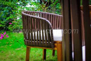 Collection Flores Ensemble de salle à manger d'extérieur élégant-Design tendance Table en osier et poly rotin PE et 4 chaises pour canapé de jardin - Product Image 5