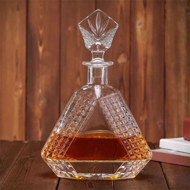 23oz Senza Piombo di Cristallo Triangolare Pianura Whisky Decanter