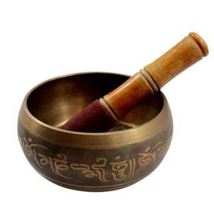 Bol chantant rond martelé en laiton, best-seller, avec outil de méditation sain en bois, ensemble de bols chantants tibétains en bronze en Inde - Product Image 1