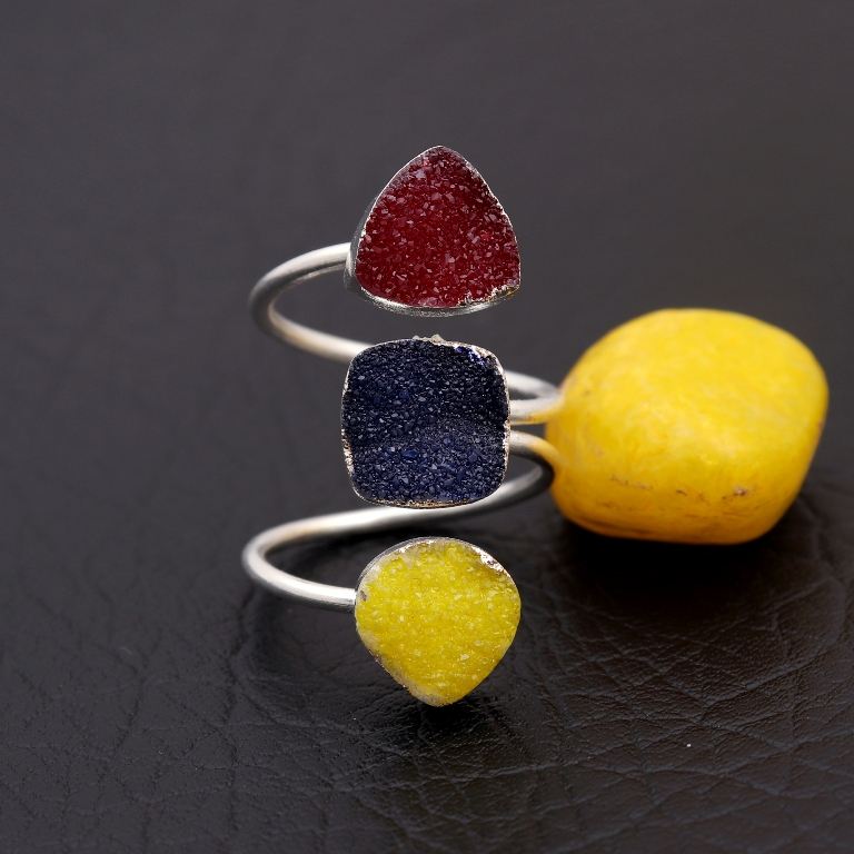 สีเหลือง