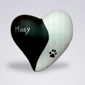 Urne funéraire pour animaux de compagnie en forme de boule avec des pattes par Brassworld India - Product Image 5