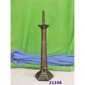 Bougeoir en laiton à long pilier de haute qualité avec décoratif fini en bronze antique pour dessus de table - Product Image 2