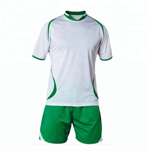 Uniformes de football pour adultes sur mesure de haute qualité, imprimés par transfert thermique, nom de l'équipe, 100% polyester, chemises et shorts respirants à séchage rapide - Product Image 4