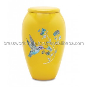 Urne en métal de style américain par Brassworld Fournitures funéraires indiennes Urne funéraire en laiton pour adultes à usage funéraire - Product Image 3