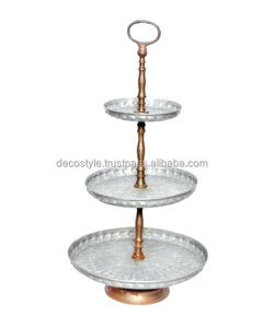 แท่นวางเค้กโลหะกัลวาไนซ์แบบคลาสสิก3ชั้นพร้อมดีไซน์คลาสสิก - Product Image 2