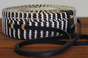 Nuevo bolso único de ratán para mujer de Vietnam Cierre de botón Forro de algodón y decoración de borlas - Product Image 2