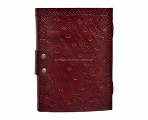 Caballo de unicornio en relieve marrón oscuro cuero genuino cubierta dura latón antiguo C-Lock páginas blancas en Blanco Cuaderno o diario para Unisex - Product Image 3