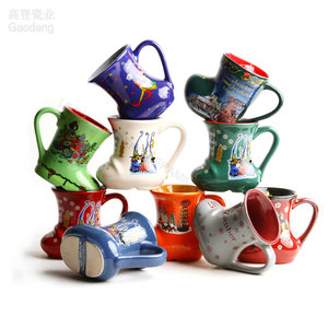 Tazza in Ceramica Natalizia Colorata, Tazza Natalizia Occidentale, Tazze in Ceramica all'Ingrosso a Forma di Scarpa, Tazze Creative - Product Image 1
