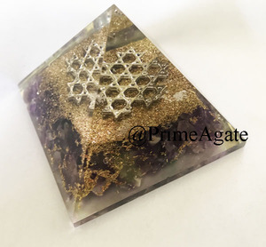 Amatista orgonita pirámide con la estrella pentagrama placa - Product Image 1