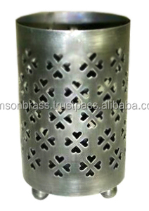 Bougeoir votif décoratif de conception de gravure perforée par fer en métal fait main de forme carrée - Product Image 2