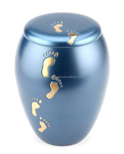 Urnas de cremación de latón con huellas Esmalte Acabado Cremación Urna de entierro para adultos Hecho por La India - Product Image 3