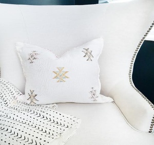 Beaux coussins en soie de cactus tissés à la main - Product Image 1