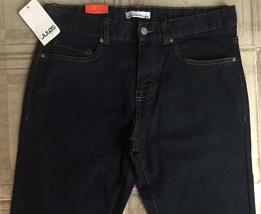 Skinny schmal geschnittene Jeans Schwarze Herren jeans Erhältlich auf dem Stock lot Market
