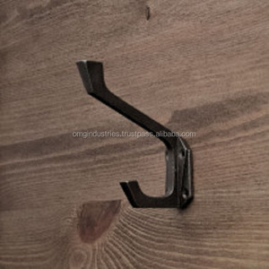 Compre al por mayor gancho de pared grande decorativo de hierro fundido, estilo vintage, lacado, negro antiguo, forjado a mano. - Product Image 5