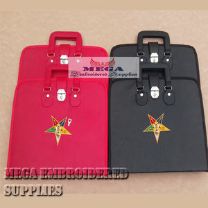 Estuche para Mandil Masónico Personalizable Hecho a Mano con Cinta de Terciopelo y Cuero Bordado con Punto de Cruz - Product Image 2