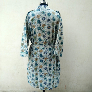 Kimono en tissu imprimé à la main en coton de haute qualité avec ceinture à nouer à la taille, manches longues, poches, peignoir confortable, vêtements de nuit, robe de détente - Product Image 3