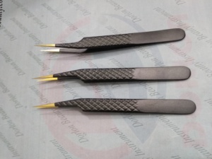 Pinzas de aislamiento de pestañas rectas Pro con agarre de diamante recubierto de Color negro hecho a mano - Product Image 2