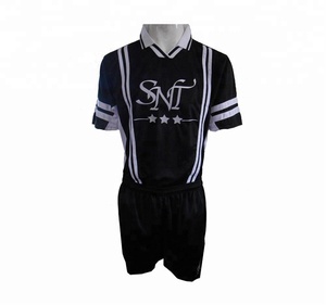 Uniformes de football pour adultes sur mesure de haute qualité, imprimés par transfert thermique, nom de l'équipe, 100% polyester, chemises et shorts respirants à séchage rapide - Product Image 3