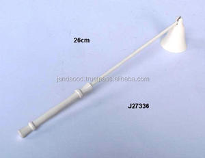 Abatidor de velas de latón con recubrimiento en polvo blanco de alta calidad Otros colores disponibles en pedido Accesorios de velas de Navidad Premium - Product Image 3