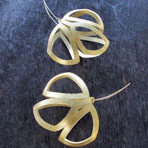 Boucles d'oreilles plaqué or de créateur minimaliste cadeau d'anniversaire à la mode écouteurs en alliage de laiton perle pierre principale mode - Product Image 1