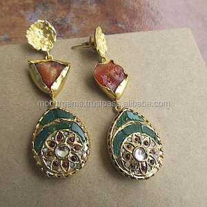 Boucles d'oreilles ethniques indiennes en alliage, longues, multicolores, avec de magnifiques éléments verts, pierres précieuses en onyx rouge brut pour cadeau de fiançailles, mariages - Product Image 1