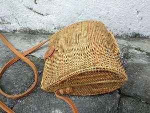 Bolso de mano de ratán vintage a un precio razonable - Product Image 2