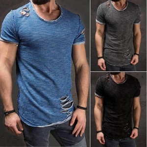 T-shirt décontracté pour homme en denim ajusté, col rond, manches courtes, teint en pièce, motif uni avec effet déchiré - Product Image 2