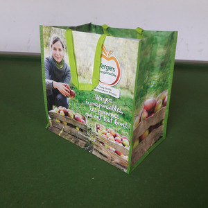 ถุงช้อปปิ้งราคาถูกแบบมีหูหิ้ว ผลิตจากผ้า PP ทอ พร้อมโครงสร้างแบบ U-Piping และสีที่สามารถปรับแต่งได้ - Product Image 1