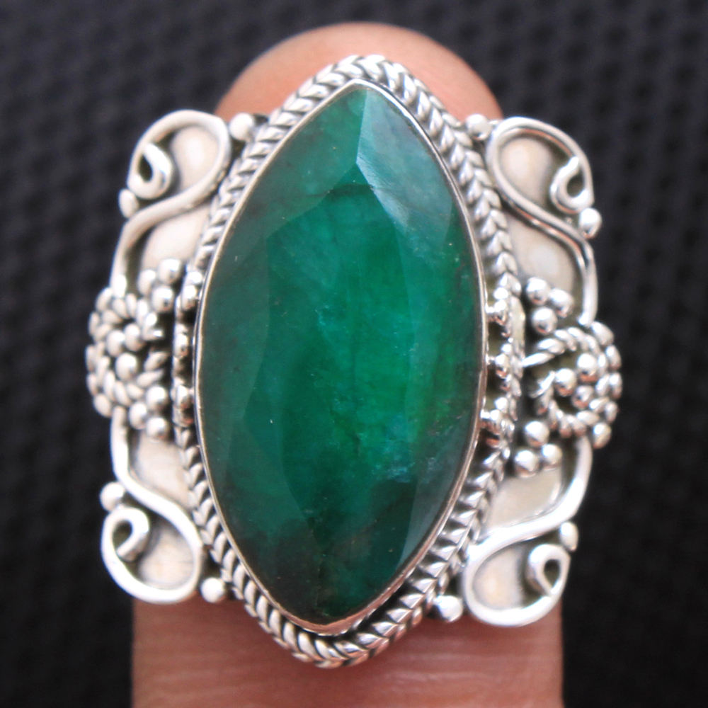 สีเขียว