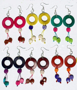 Mode ethnique perlée ronde sculptée Tagua boucles d'oreilles astucieusement fabriqués à vendre-Vente en gros - Product Image 1