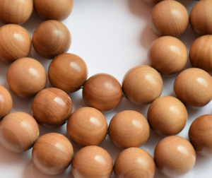Las mejores cuentas ecológicas de madera artesanal de sándalo, fragancia amaderada dulce, cuentas sueltas de más de 50 años, recuerdos del sur de la India para manualidades - Product Image 1