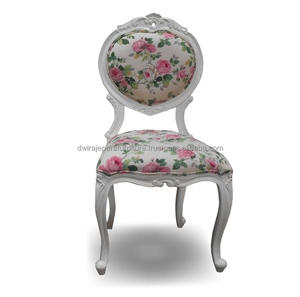 Chaise de salle à manger en bois de mahogany massif peinte à la main avec revêtement en tissu floral - Product Image 1