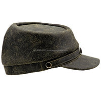 Gorra Plana Ajustable de Cuero Negro con Costuras Rojas y Hebilla Metálica, Estilo Punk Unisex, para Uso Casual al Aire Libre