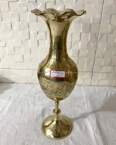 伝統的な手彫りの花瓶真鍮インドの花瓶家の装飾用 & 部屋の装飾
