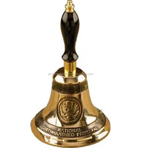 Neue Messing-Hand glocke mit antiker goldener Beschichtung Finishing Round Shape Embossed Design Premium-Qualität für religiöse
