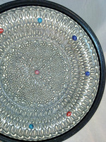 Table ronde marocaine non pliable Zahereen W63 en argent égyptien plaqué, incrustation noire, mosaïque artistique en parquet, style antique