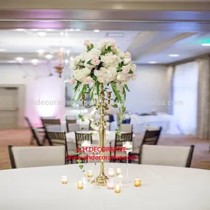 Support de bougie artisanal à 5 bras en aluminium de luxe, de haute qualité, écologique, finition or brillant pour Noël, pour table - Product Image 1